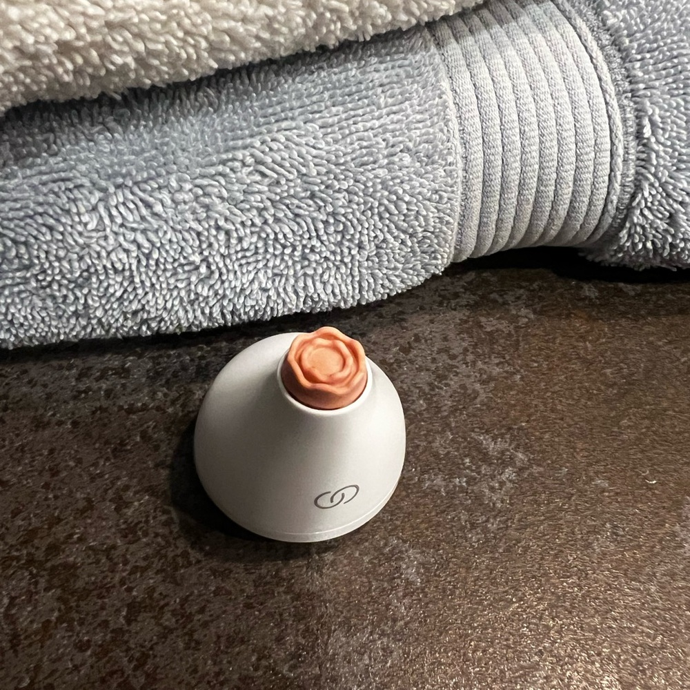 ageLOC® LumiSpa® iO Rose Gold Accent - Picture 4 of 4